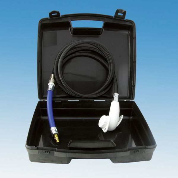 Sprcha na rýchlospojku v kufríku Kilian