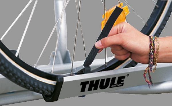 Popruh Thule na uchytenie kolesa bicykla