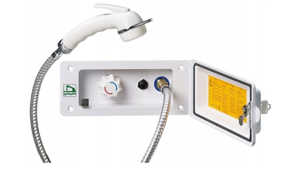 Vonkajšia prípojka na vodu Reich so sprchovou hadicou biela