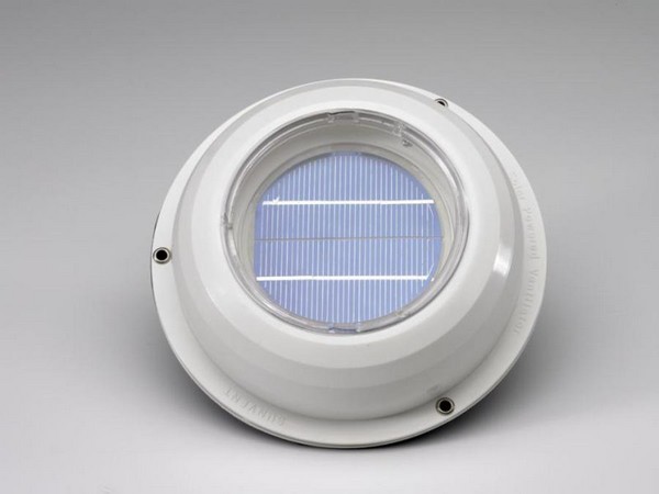Odvetrávací hríbik s ventilátorom na solárny pohon