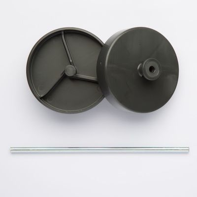 Kolesá s osou pre pridržiavanie nádrže