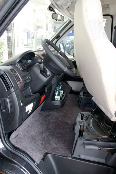 Podložka na nohy Footwell, pre Ducato postavená od 05/2014, antracitová v tvare panvy