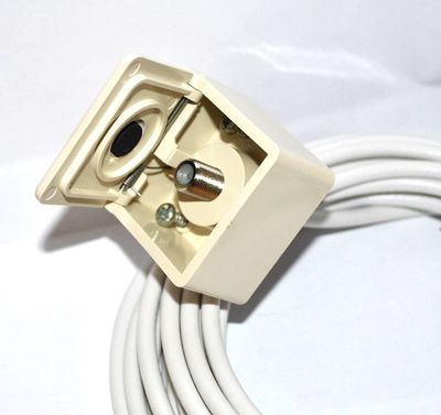 Satelitná zásuvka s vonkajšou zásuvkou EV 06